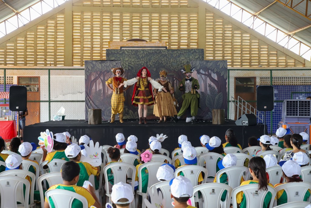 Teatro e ação social levam aprendizado e atendimento à comunidade da EMEB Lenine de Campos Póvoas