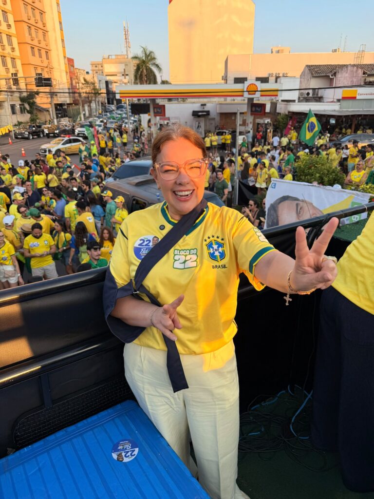 Paula Calil declara apoio a Flávio Bolsonaro e destaca propostas voltadas às mulheres