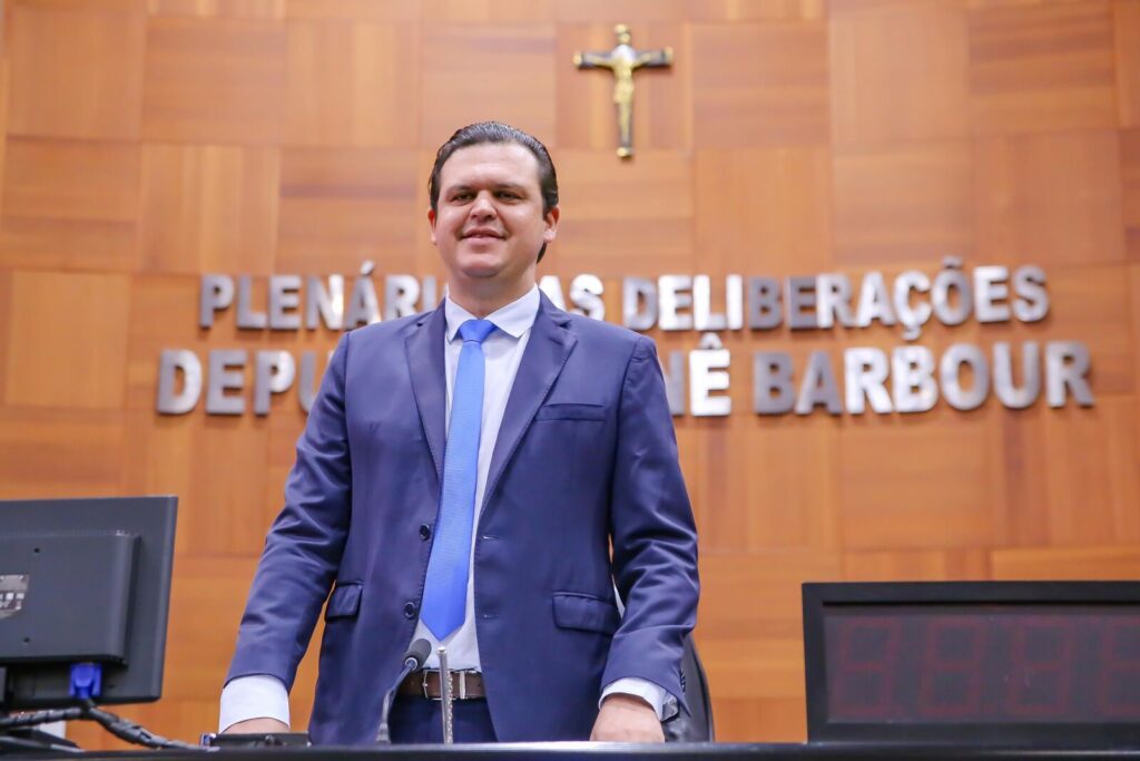 Assembleia aprova projeto de Thiago Silva que prevê Cartão Material Escolar em Mato Grosso