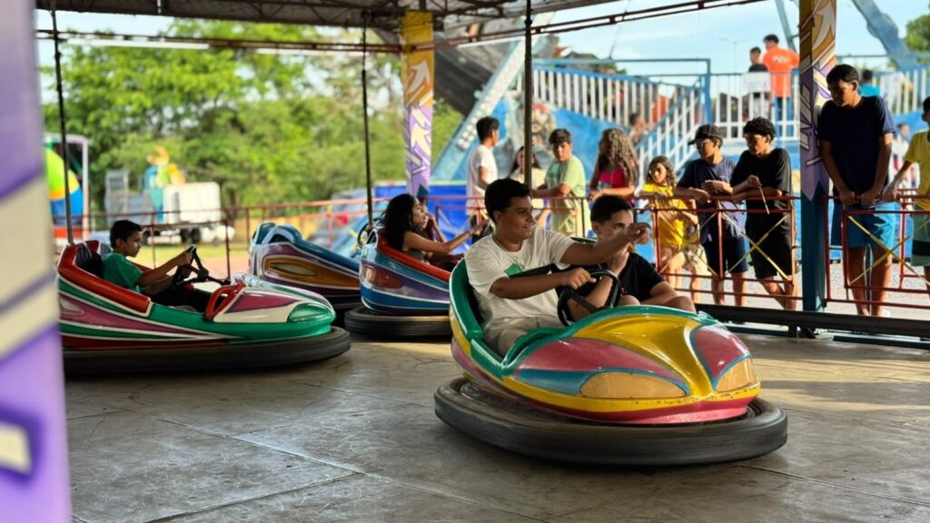 Prefeitura de Cuiabá leva 267 crianças e adolescentes dos Cras para tarde de diversão no Parque Tia Nair