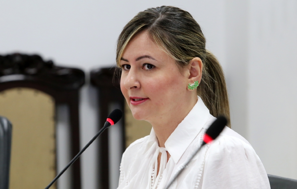 Ex-secretária de Saúde de Cuiabá é alvo de denúncia por supostos benefícios; Prefeitura nega irregularidades